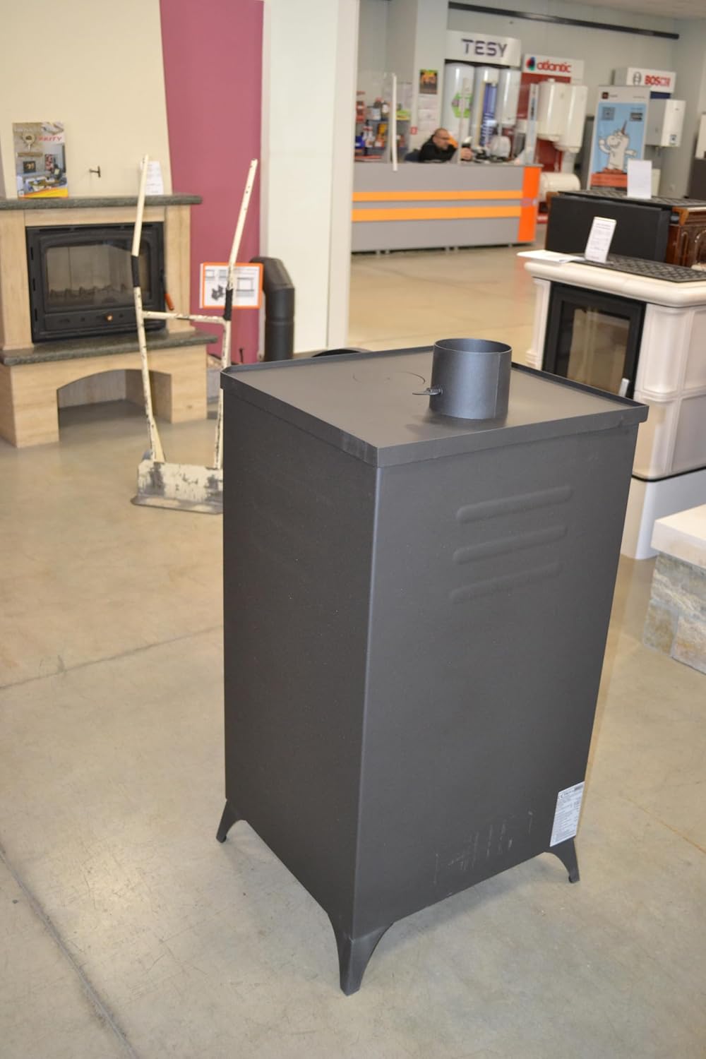 Estufa de leña con horno. Cocina de cocción, potencia de calefacción 14kw.