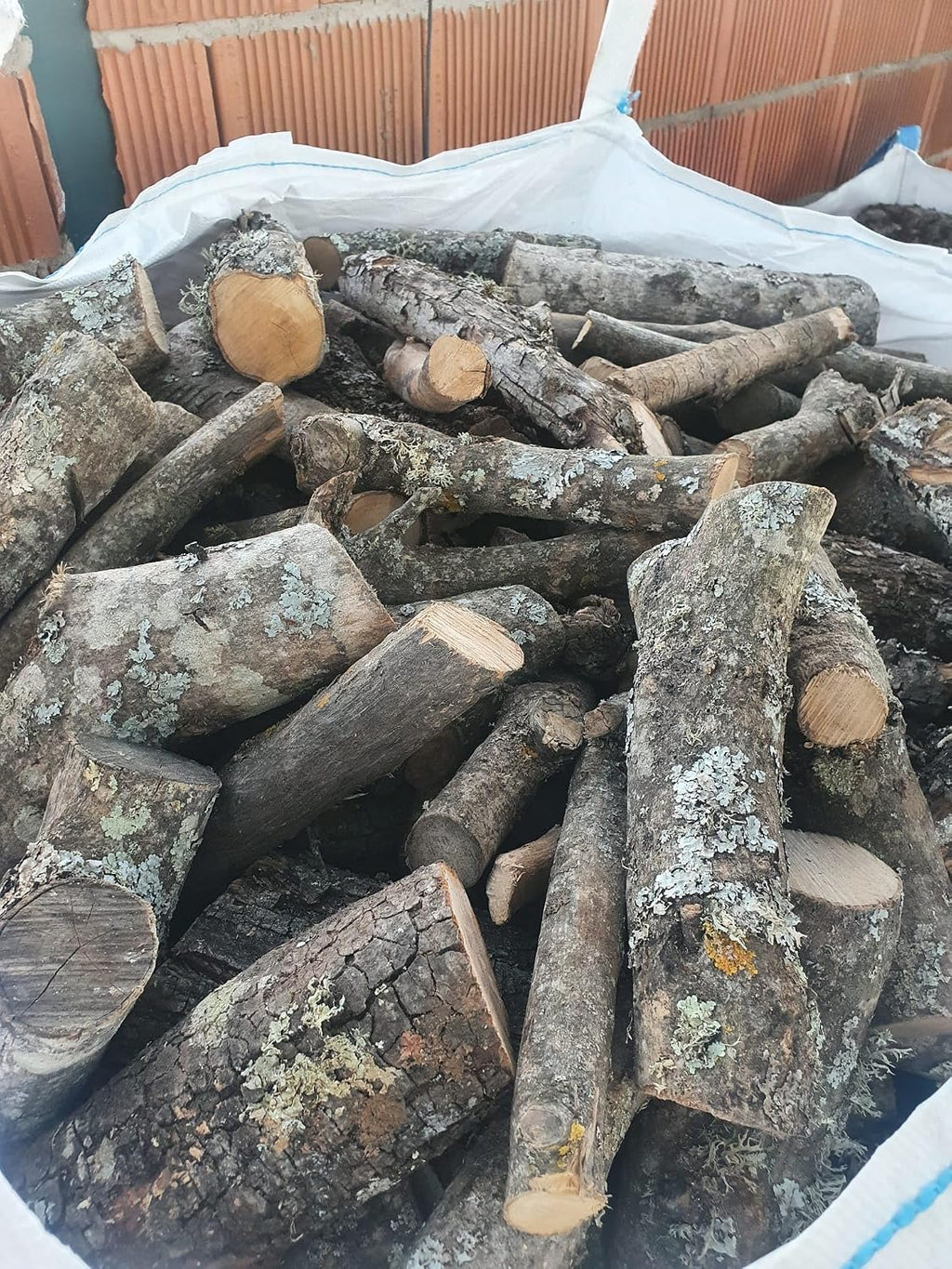 Saca Leña de Olivo 300 Kg. Leña para Chimenea, Caldera y/o Estufa. Leñas de Gran dureza y Larga duración.